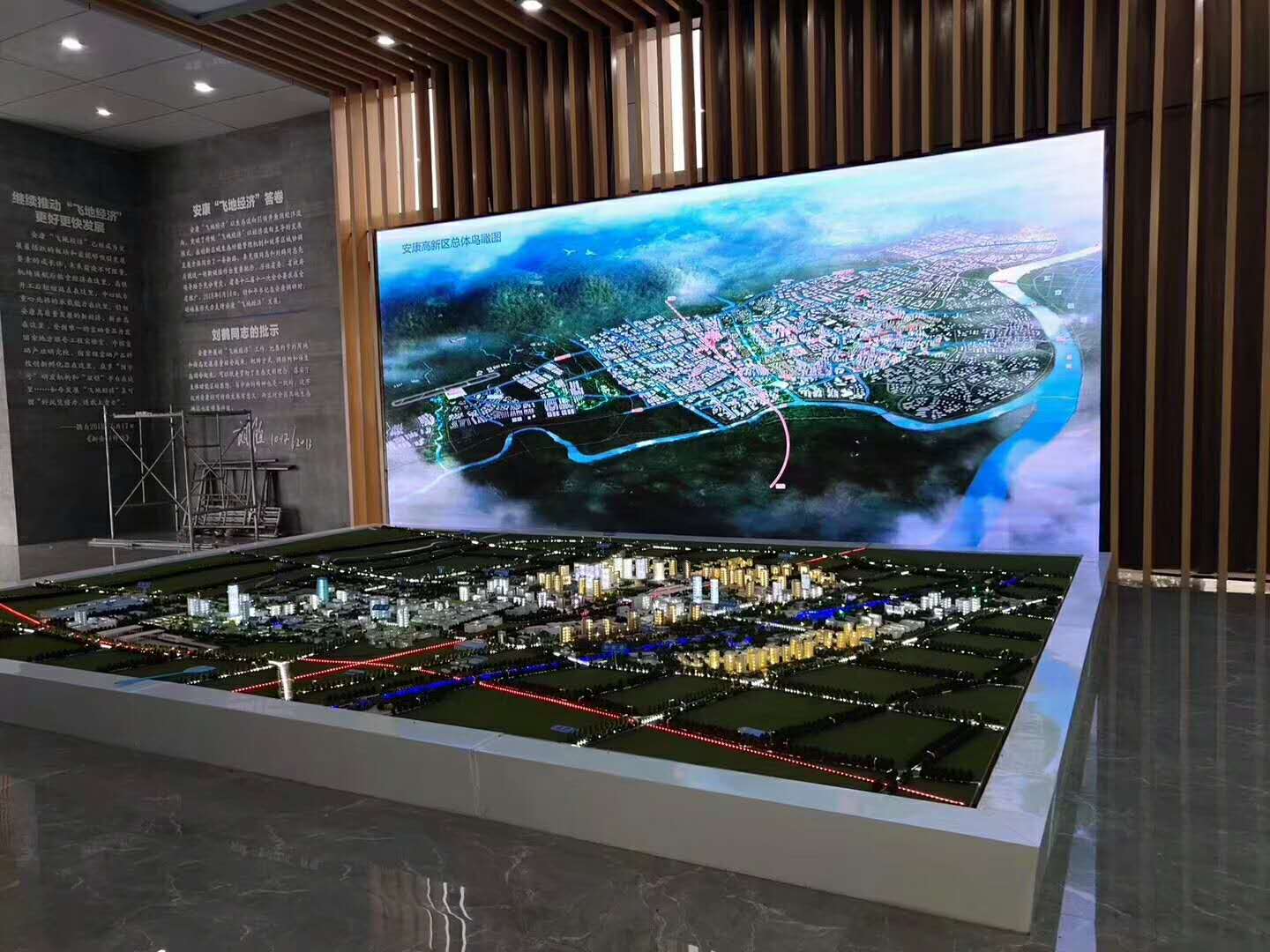 富家河公園室內(nèi)P2.5全彩LED顯示屏安裝完成
